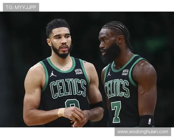 塔图姆 40+31 创总决赛纪录！力压哈利伯顿夺 FMVP，赛后炮轰裁判引发争议