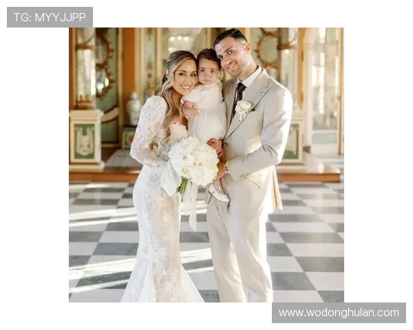 胡梅尔斯携超模女友观战斯图加特站决赛 退役后跨界体育魅力不减 胡梅尔斯携超模女友观战斯图加特站决赛 退役后跨界体育魅力不减